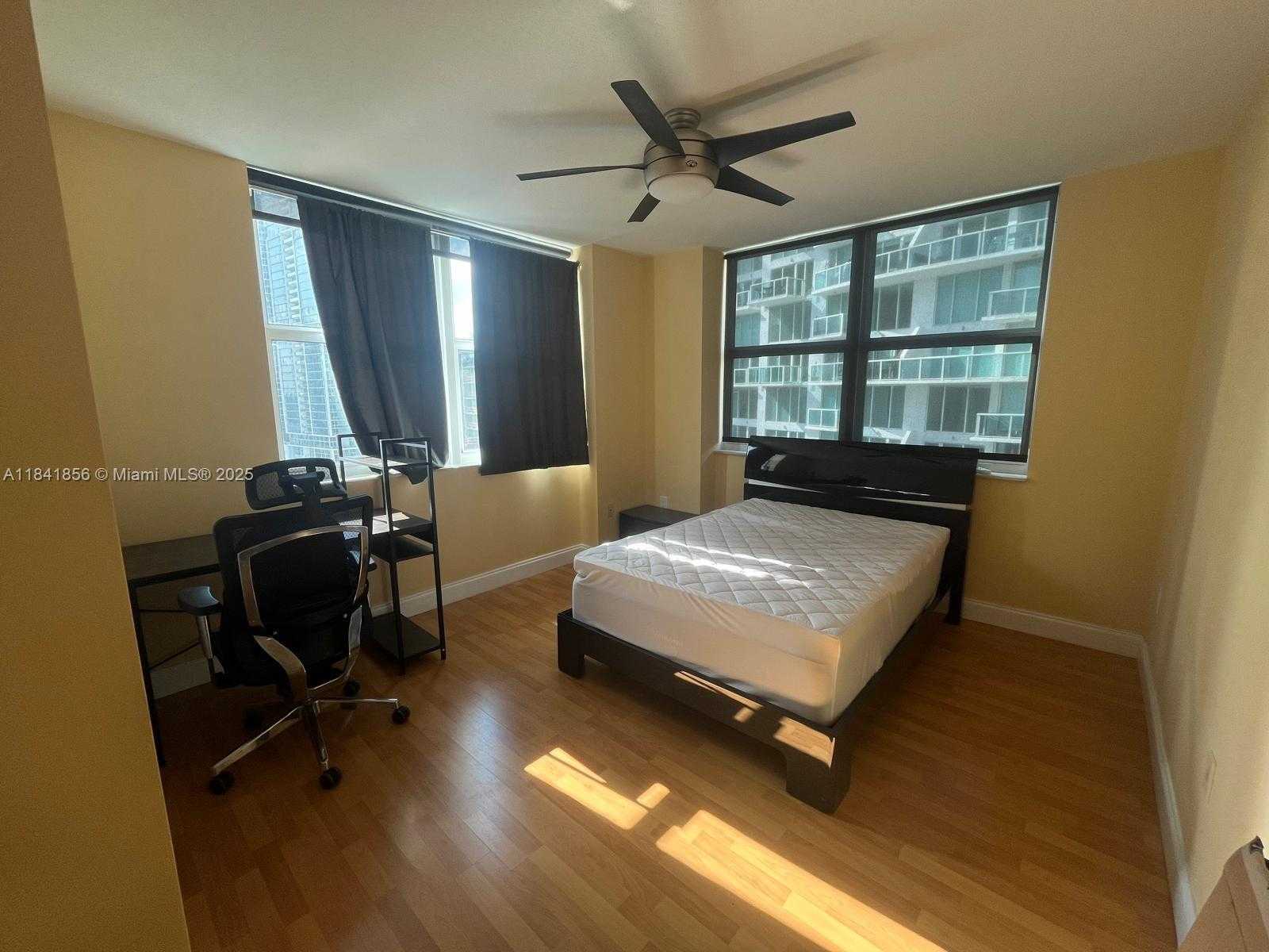 Small Image of Miami Number 10