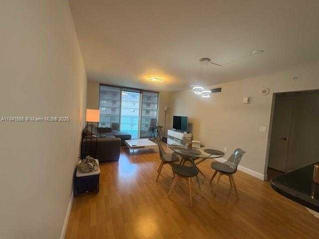 Small Image of Miami Number 3