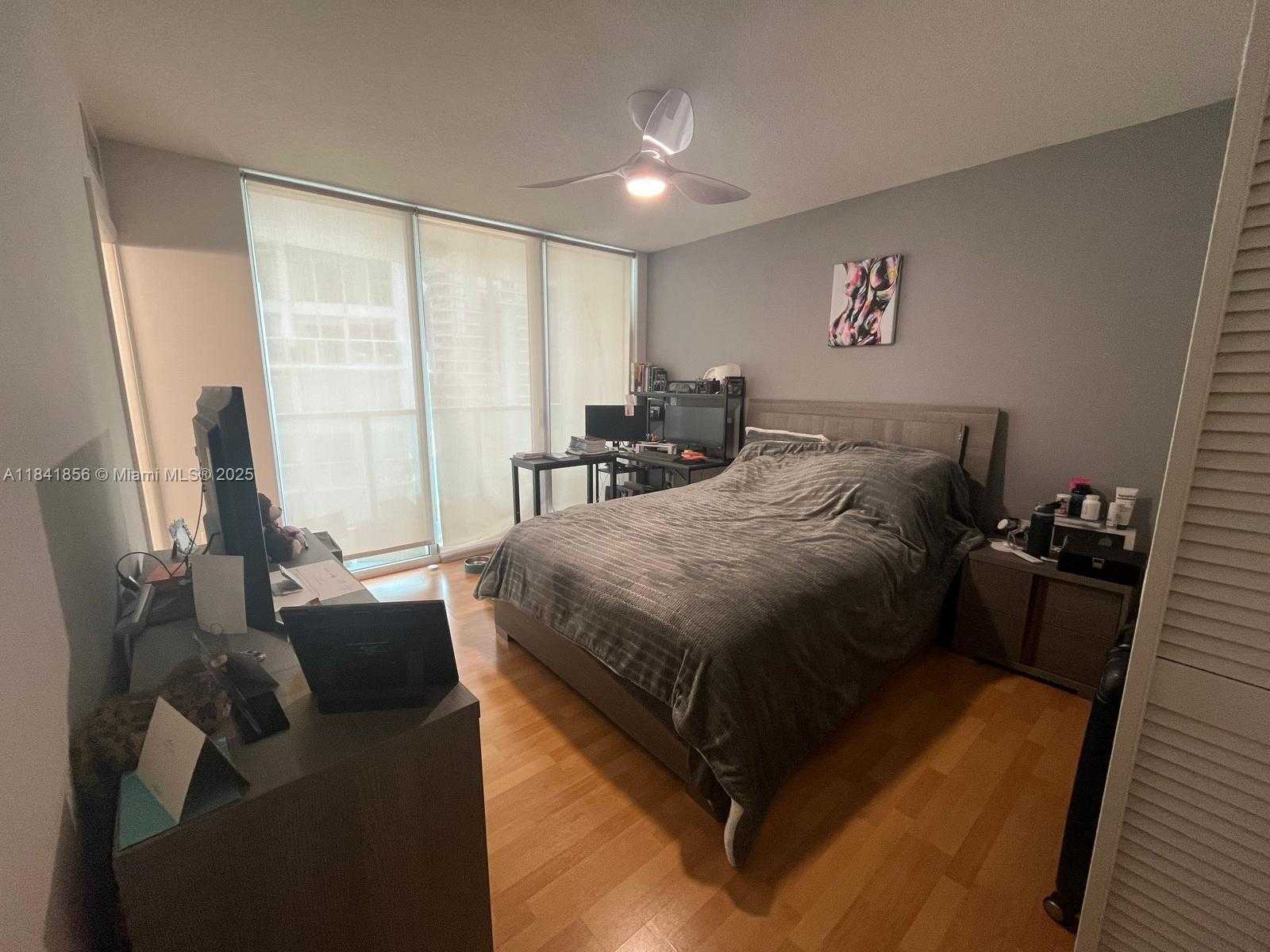Small Image of Miami Number 7