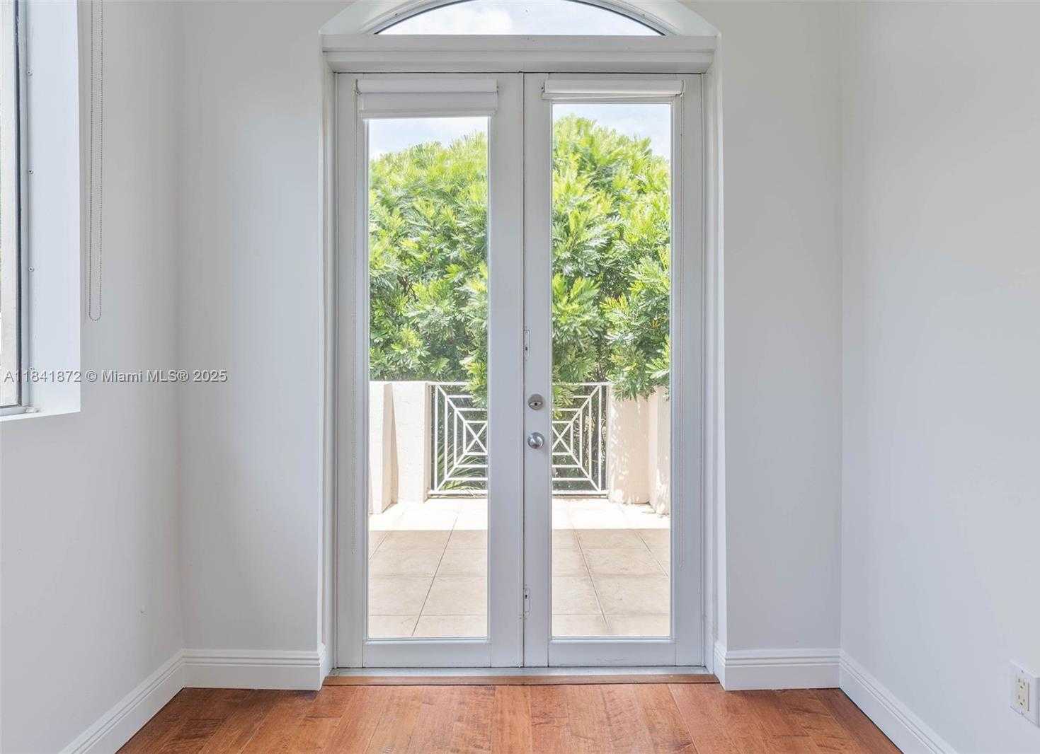 Small Image of 3133 HIBISCUS ST #3133, Miami Number 8