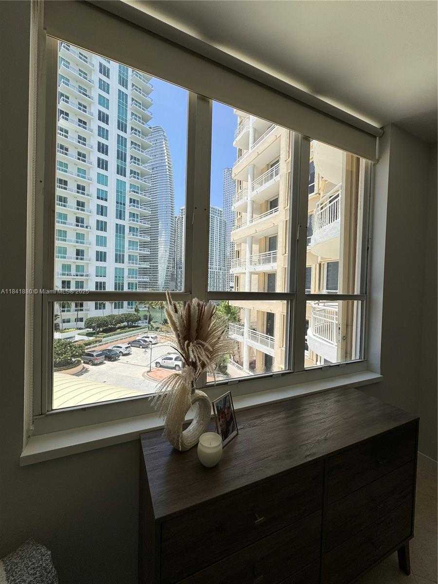 Small Image of 888 BRICKELL KEY DR #601, Miami Number 12