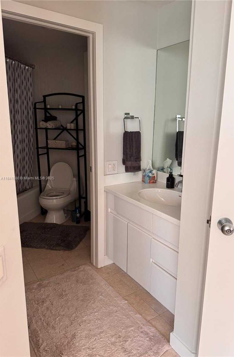 Small Image of 888 BRICKELL KEY DR #601, Miami Number 13