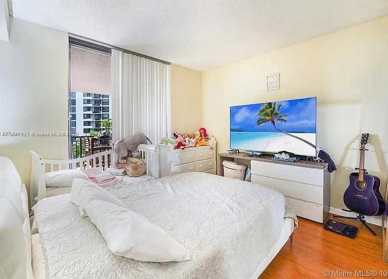 Small Image of 540 BRICKELL KEY DR #603, Miami Number 8