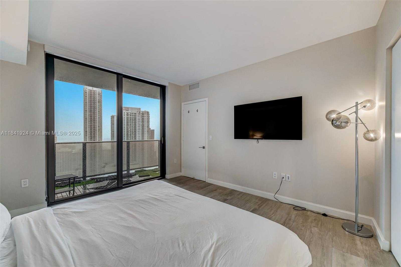 Small Image of 45 SOUTH WEST 9TH ST #2803, Miami Number 14