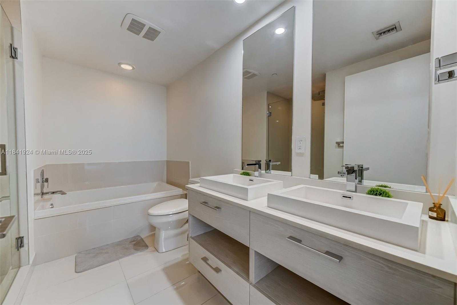 Small Image of 45 SOUTH WEST 9TH ST #2803, Miami Number 16