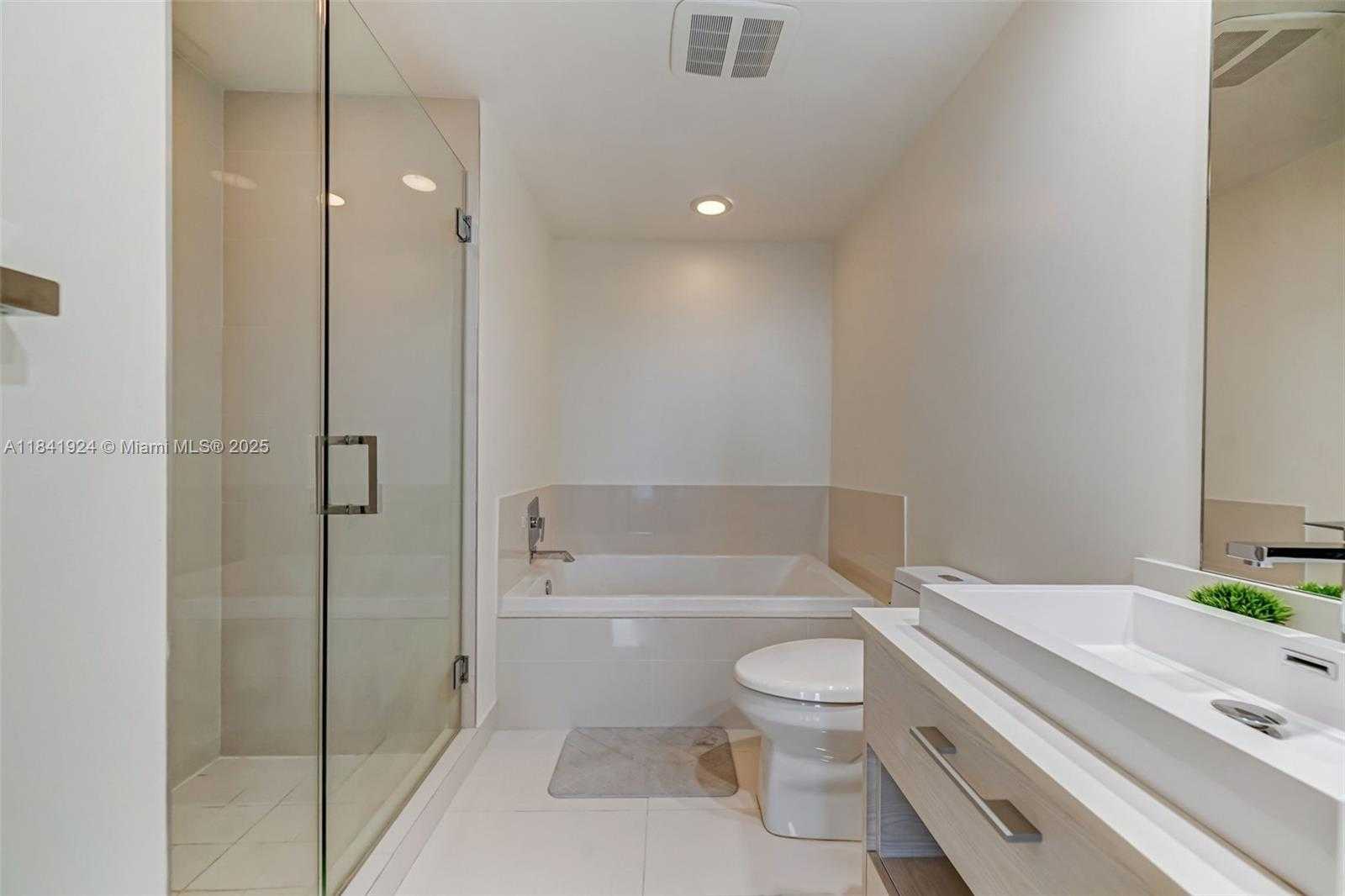 Small Image of 45 SOUTH WEST 9TH ST #2803, Miami Number 17