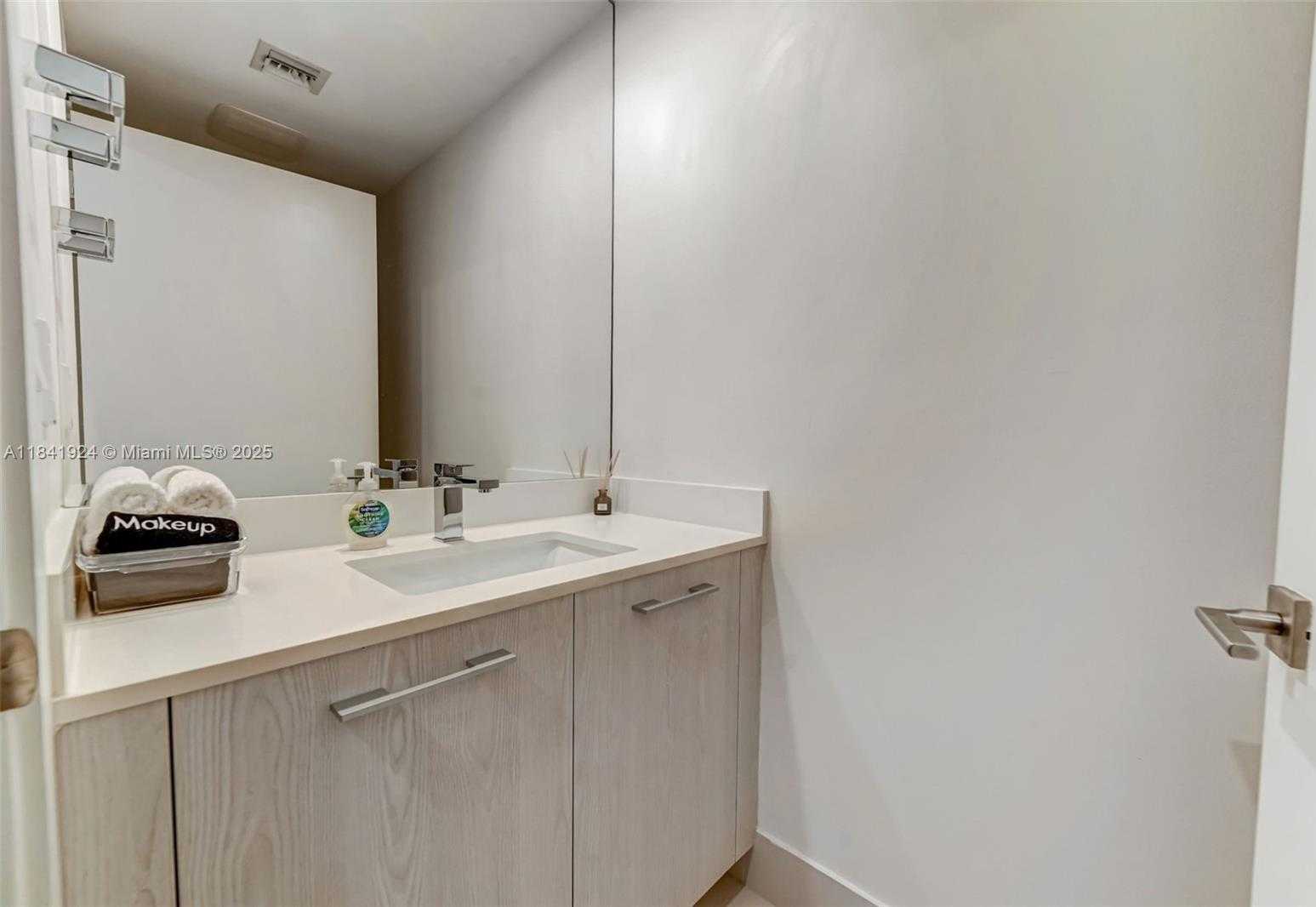 Small Image of 45 SOUTH WEST 9TH ST #2803, Miami Number 23