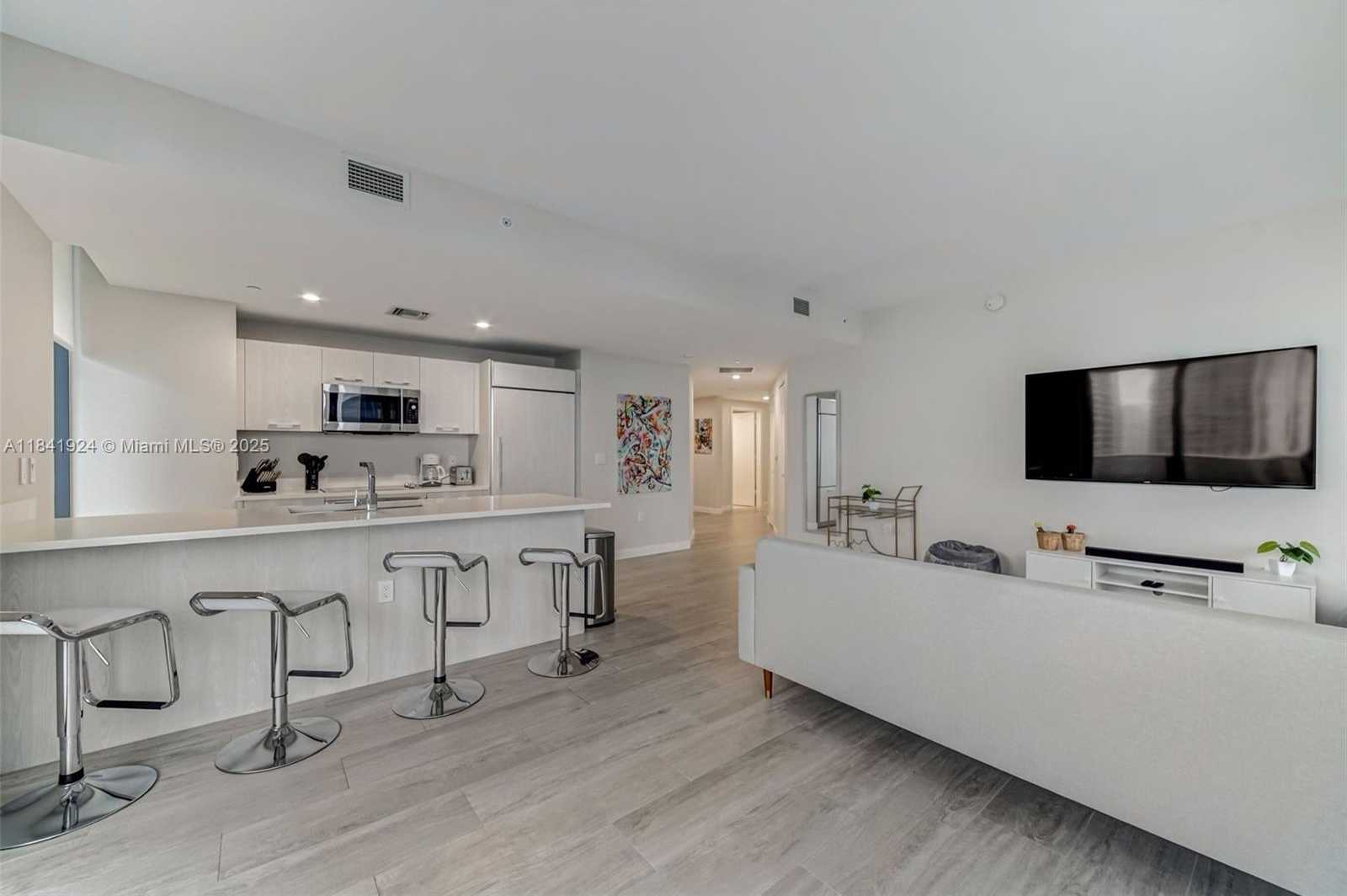 Small Image of 45 SOUTH WEST 9TH ST #2803, Miami Number 8