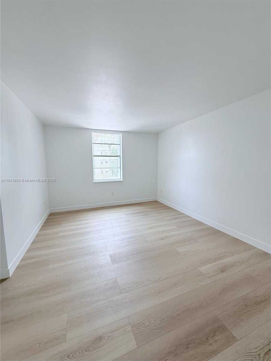 Small Image of 1331 LINCOLN RD #502, Miami Beach Number 12