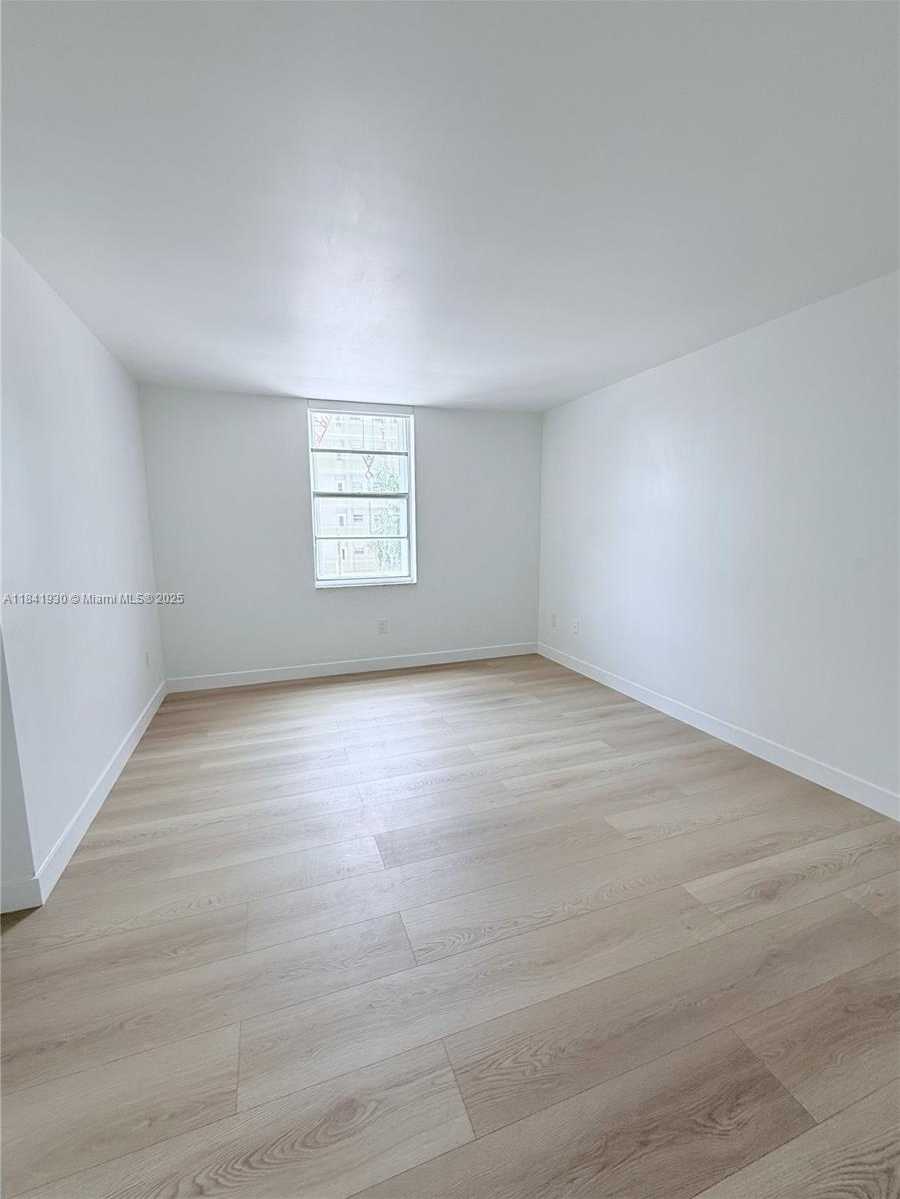 Small Image of 1331 LINCOLN RD #502, Miami Beach Number 13