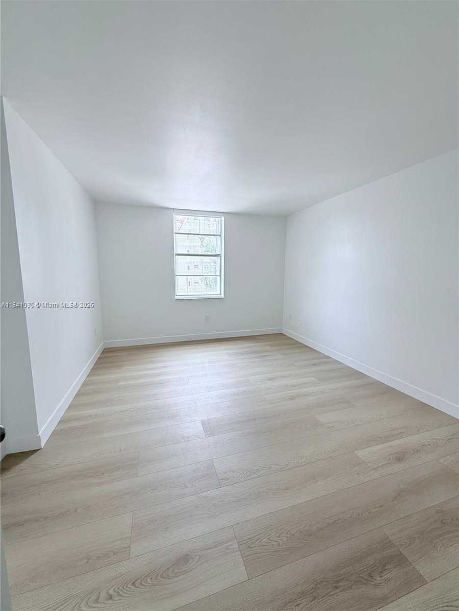 Small Image of 1331 LINCOLN RD #502, Miami Beach Number 14