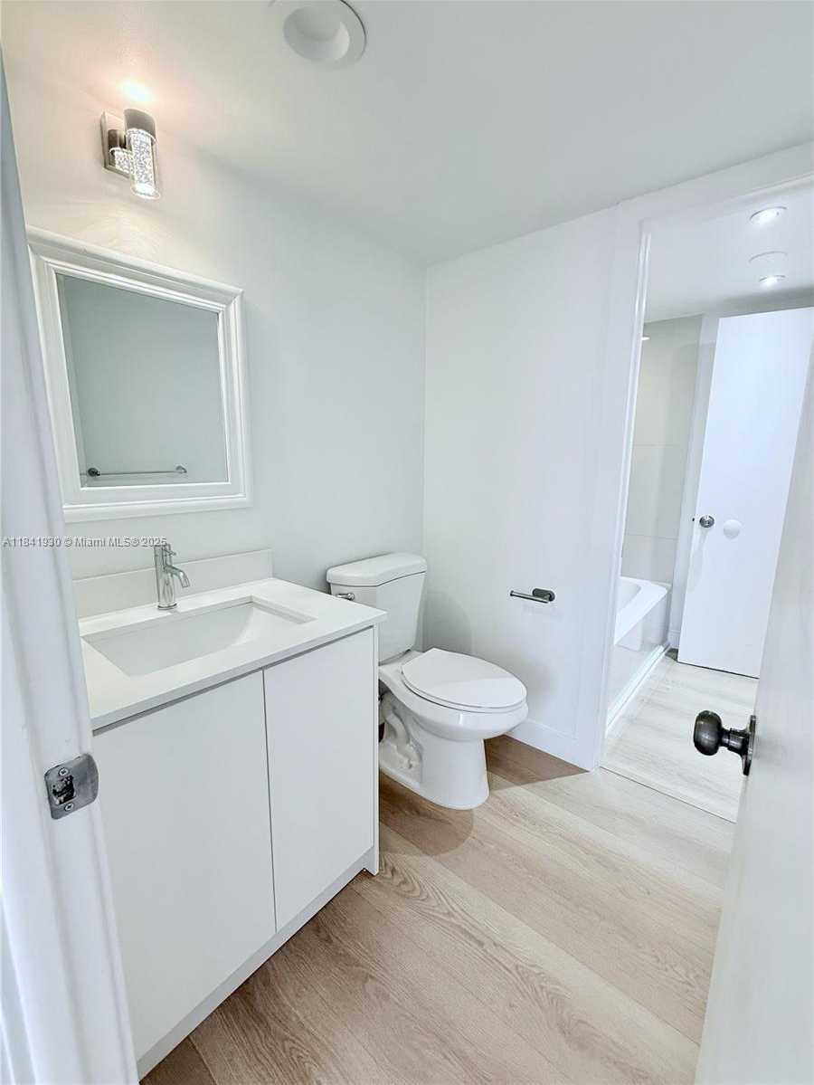 Small Image of 1331 LINCOLN RD #502, Miami Beach Number 16