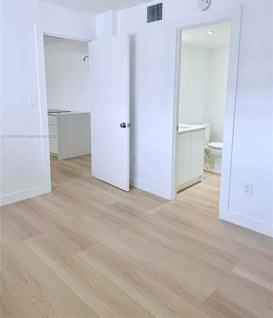 Small Image of 1331 LINCOLN RD #502, Miami Beach Number 18