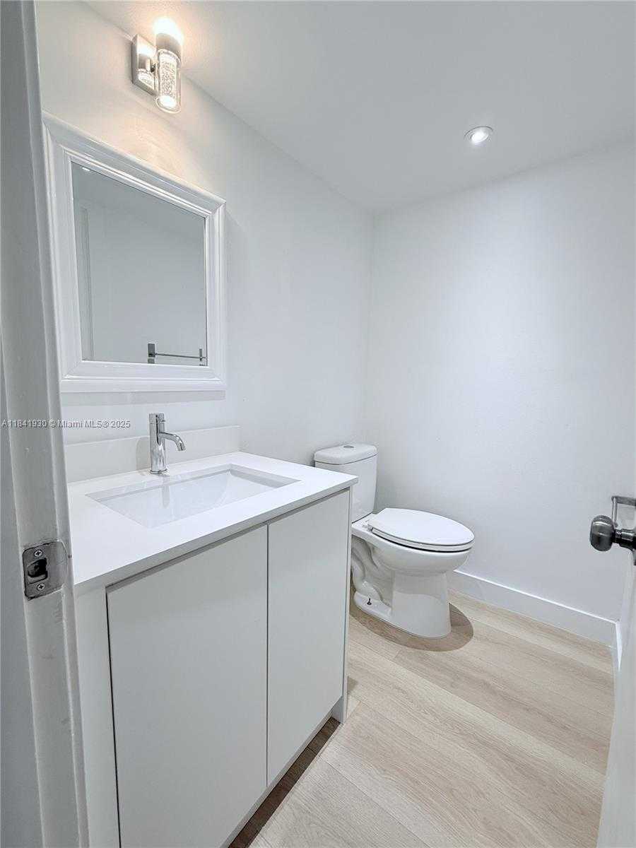 Small Image of 1331 LINCOLN RD #502, Miami Beach Number 23