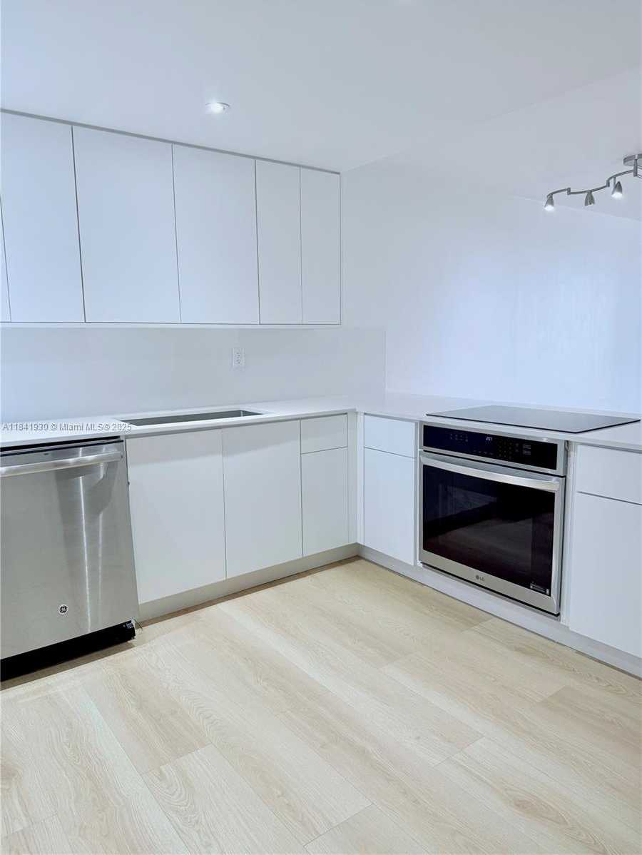 Small Image of 1331 LINCOLN RD #502, Miami Beach Number 6