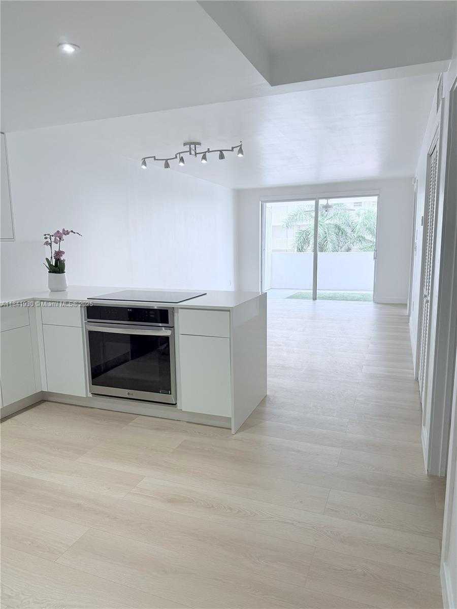 Small Image of 1331 LINCOLN RD #502, Miami Beach Number 7