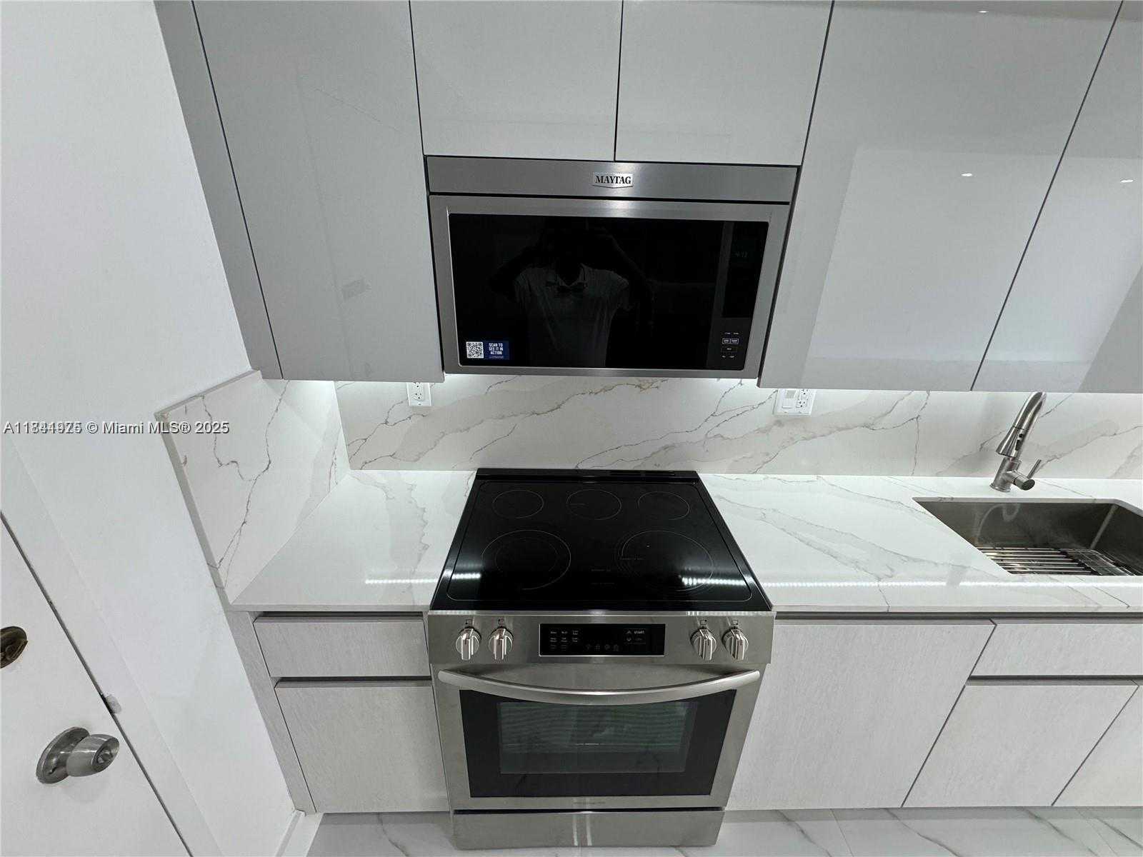 Small Image of 18031 BISCAYNE BLVD #502, Aventura Number 2
