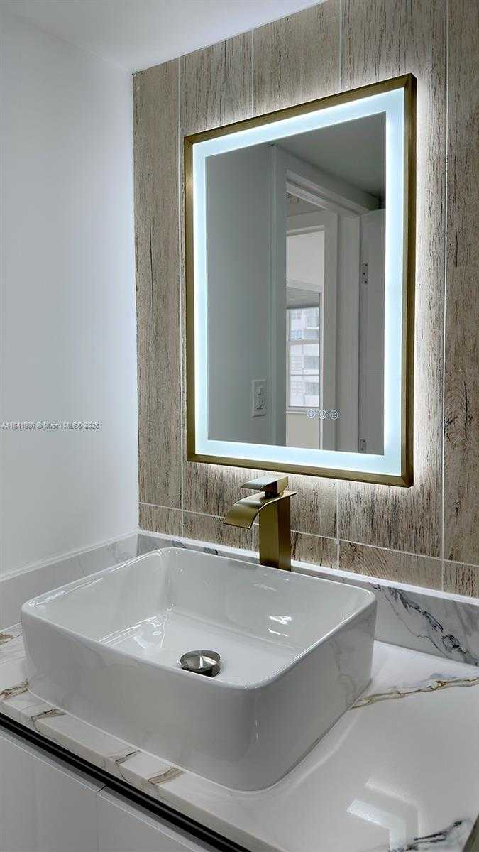 Small Image of 18071 BISCAYNE BLVD #1202, Aventura Number 30