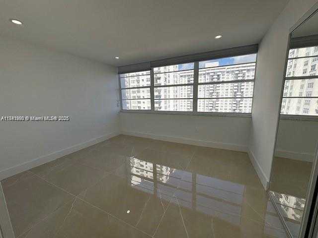 Small Image of 18071 BISCAYNE BLVD #1202, Aventura Number 7