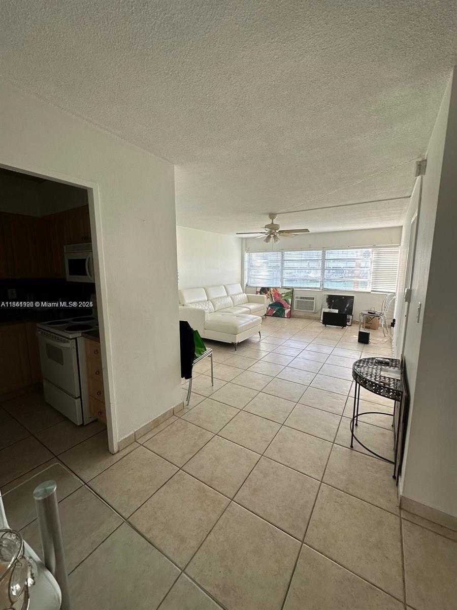 Small Image of 220 KINGS POINT DR #102, Sunny Isles Beach Number 2