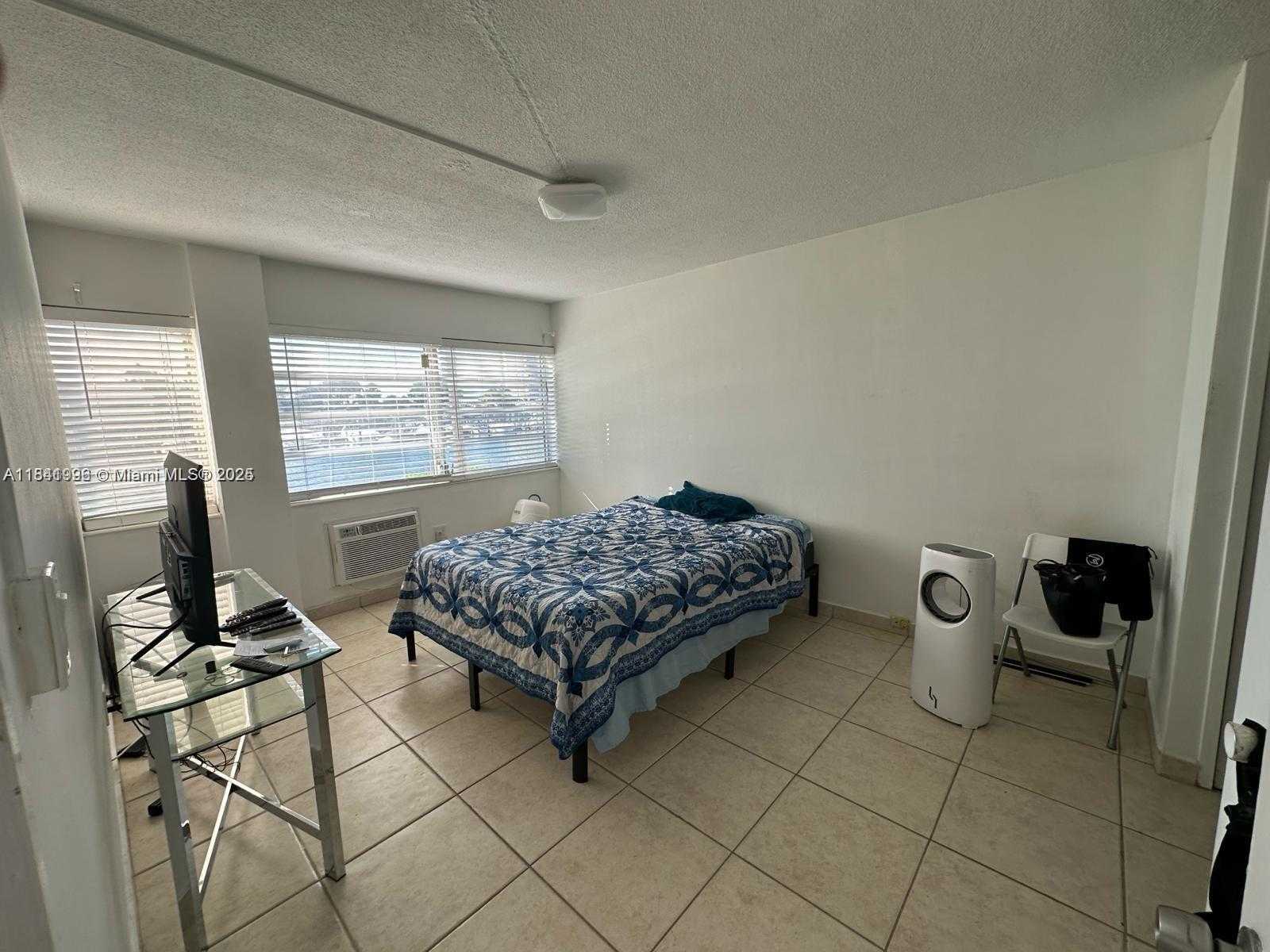 Small Image of 220 KINGS POINT DR #102, Sunny Isles Beach Number 4