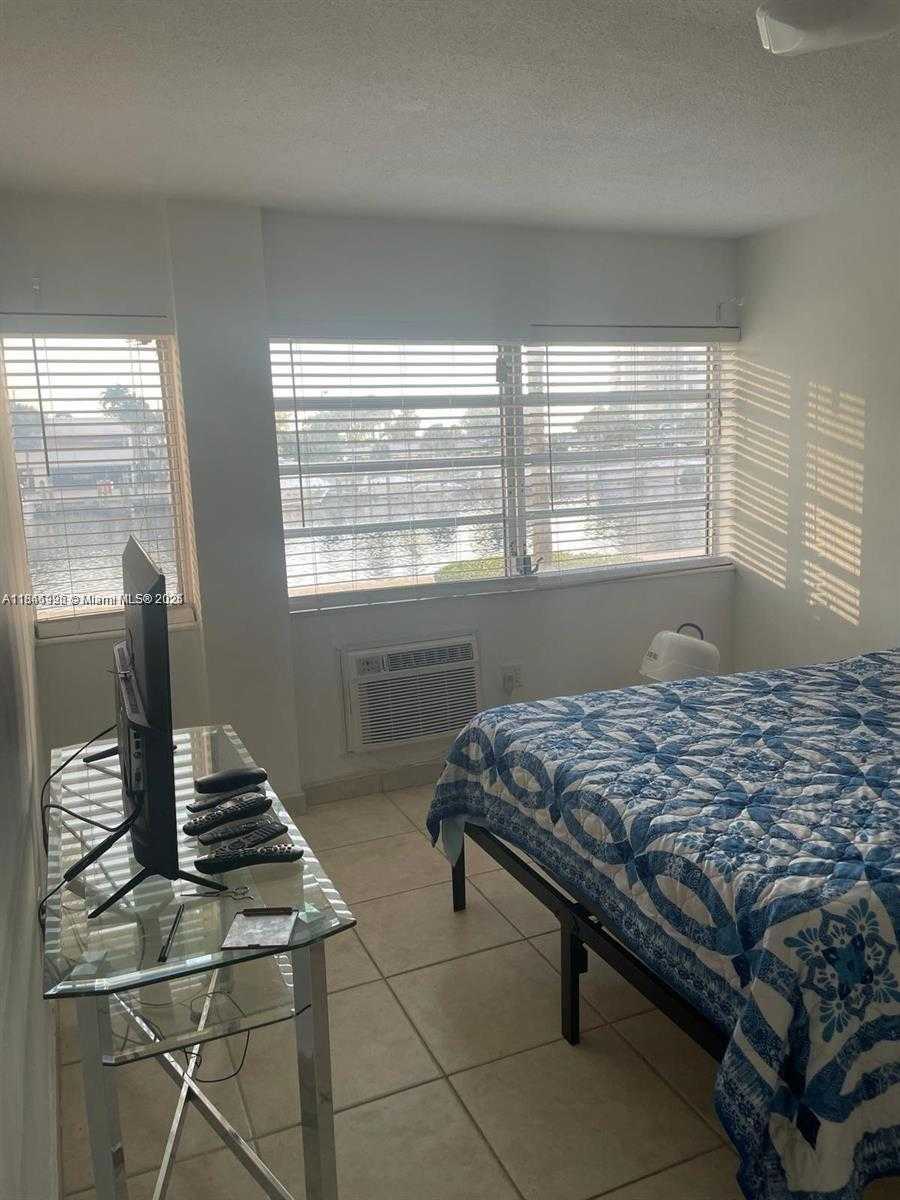 Small Image of 220 KINGS POINT DR #102, Sunny Isles Beach Number 5
