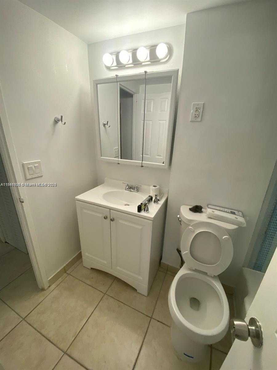 Small Image of 220 KINGS POINT DR #102, Sunny Isles Beach Number 8