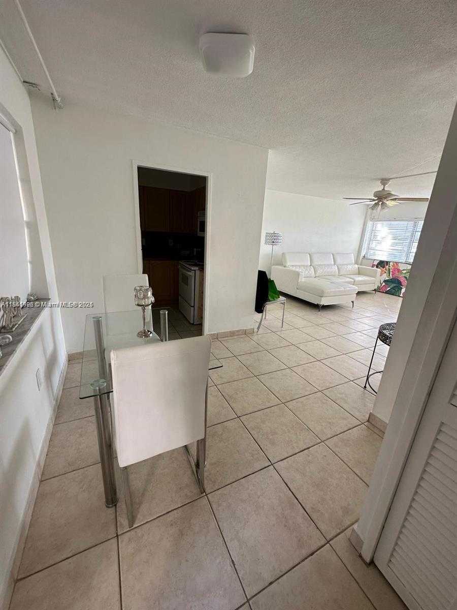 Small Image of 220 KINGS POINT DR #102, Sunny Isles Beach Number 9