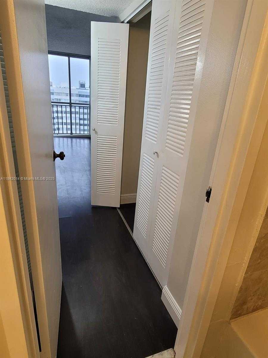Small Image of 7601 EAST TREASURE DR #1122, North Bay Village Number 10