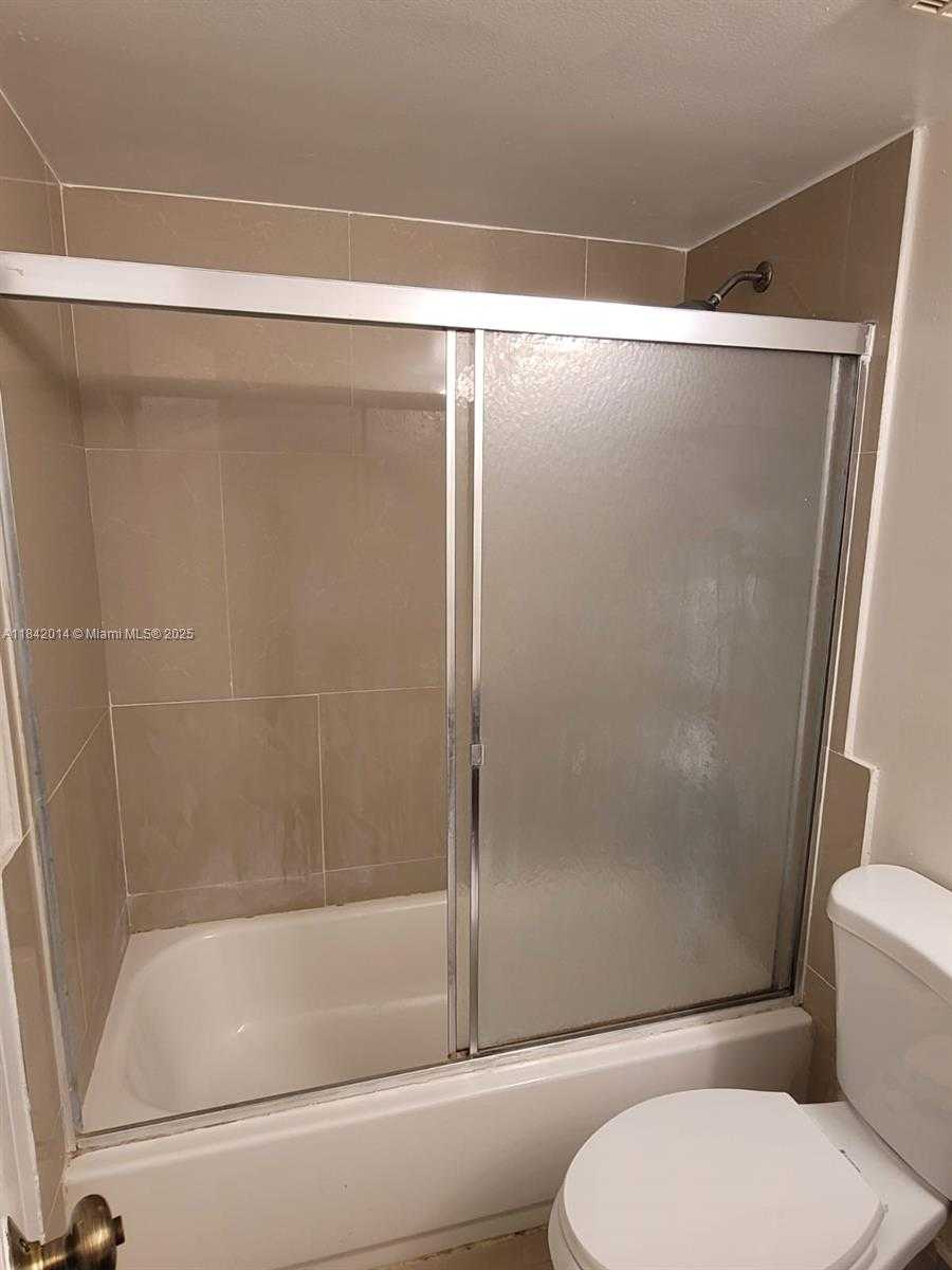 Small Image of 7601 EAST TREASURE DR #1122, North Bay Village Number 13
