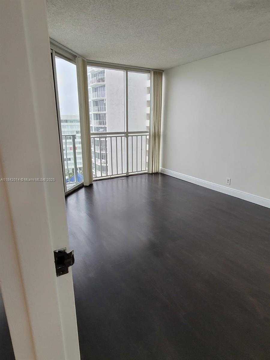 Small Image of 7601 EAST TREASURE DR #1122, North Bay Village Number 14