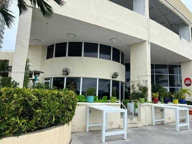 Small Image of 7601 EAST TREASURE DR #1122, North Bay Village Number 26