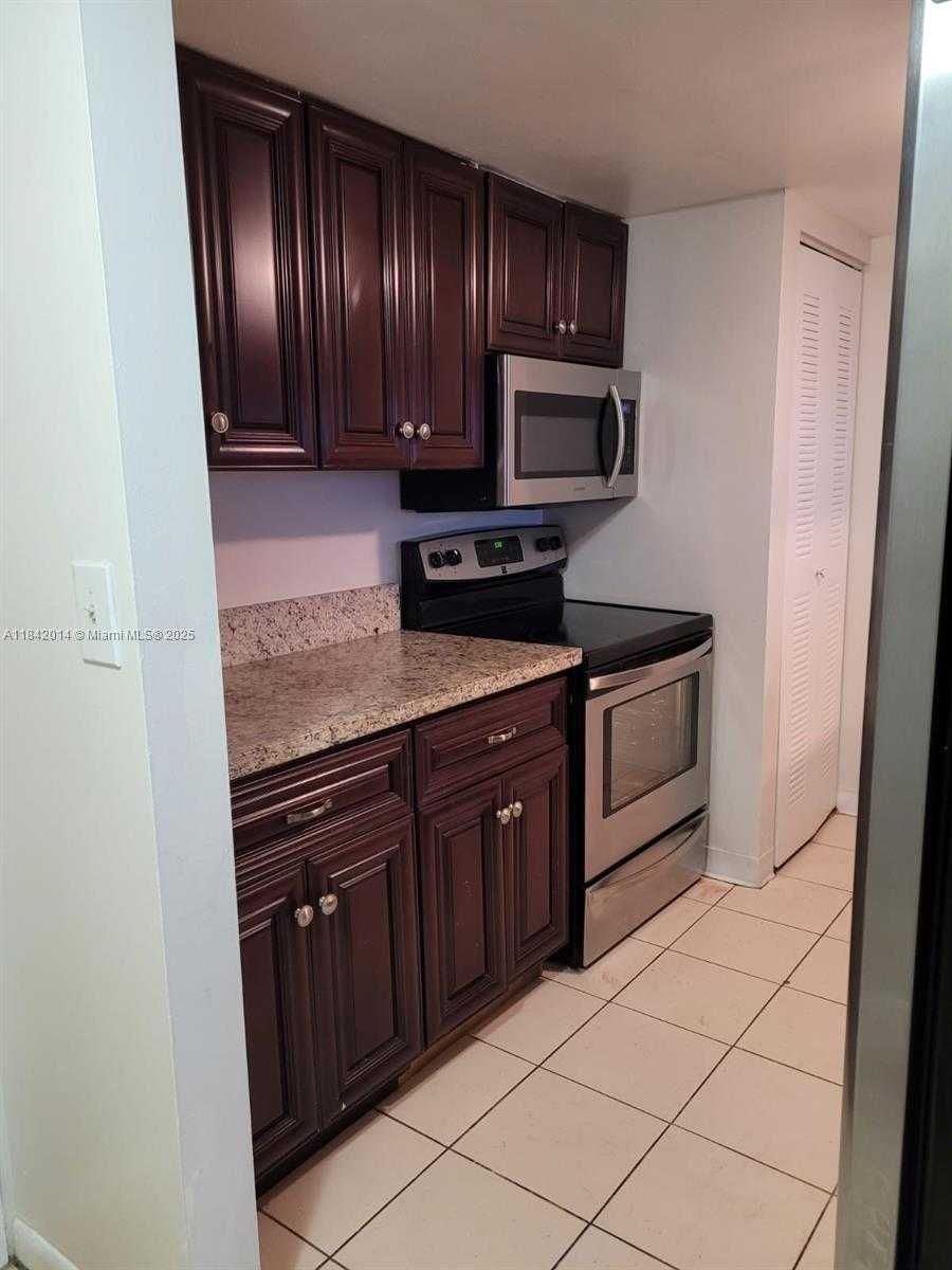 Small Image of 7601 EAST TREASURE DR #1122, North Bay Village Number 3