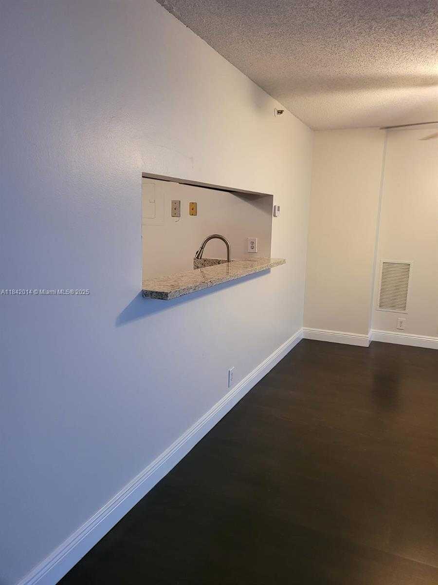 Small Image of 7601 EAST TREASURE DR #1122, North Bay Village Number 5