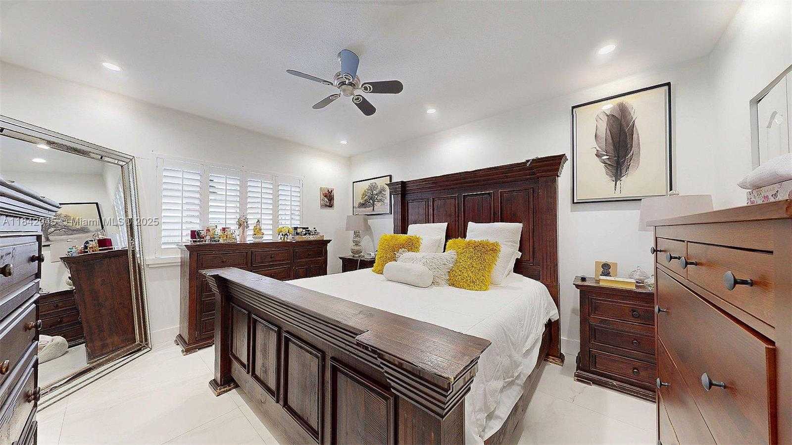 Small Image of 16247 SW 92 TER #A, Miami Number 10