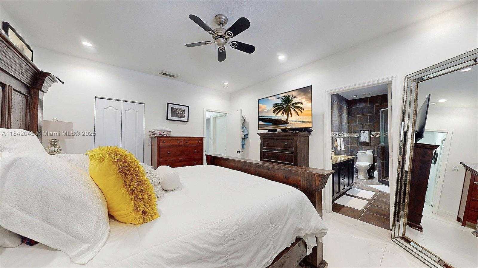 Small Image of 16247 SW 92 TER #A, Miami Number 11