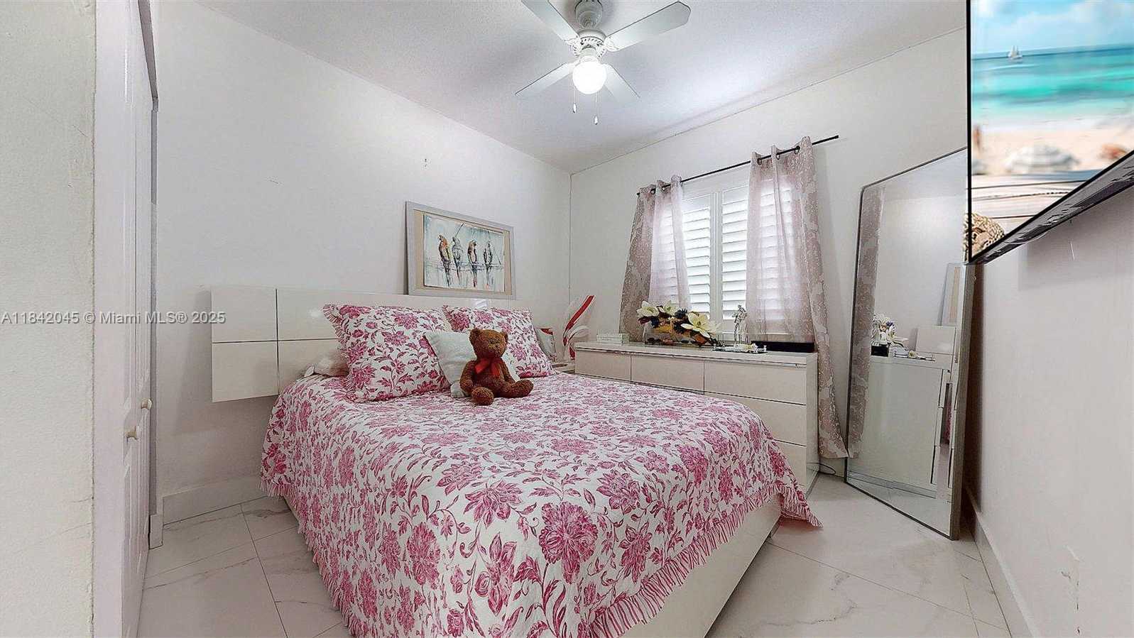 Small Image of 16247 SW 92 TER #A, Miami Number 17