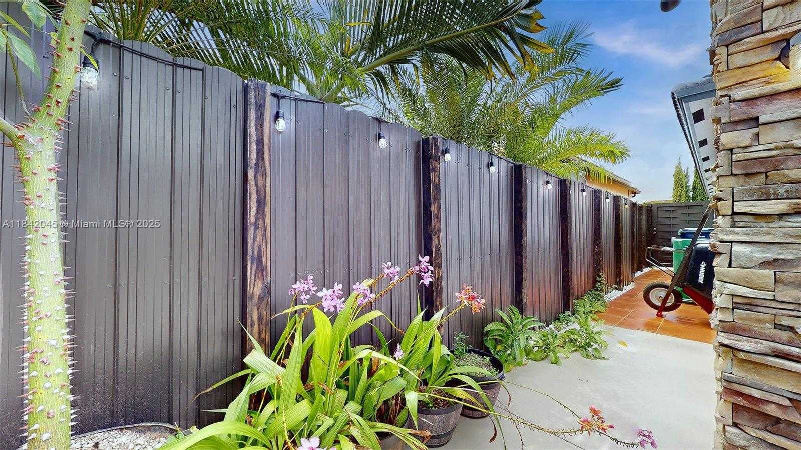 Small Image of 16247 SW 92 TER #A, Miami Number 20