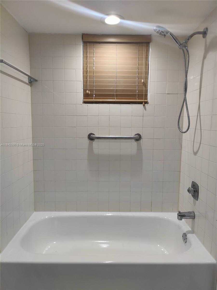 Small Image of 555 NORTH EAST 30TH ST #601, Miami Number 16