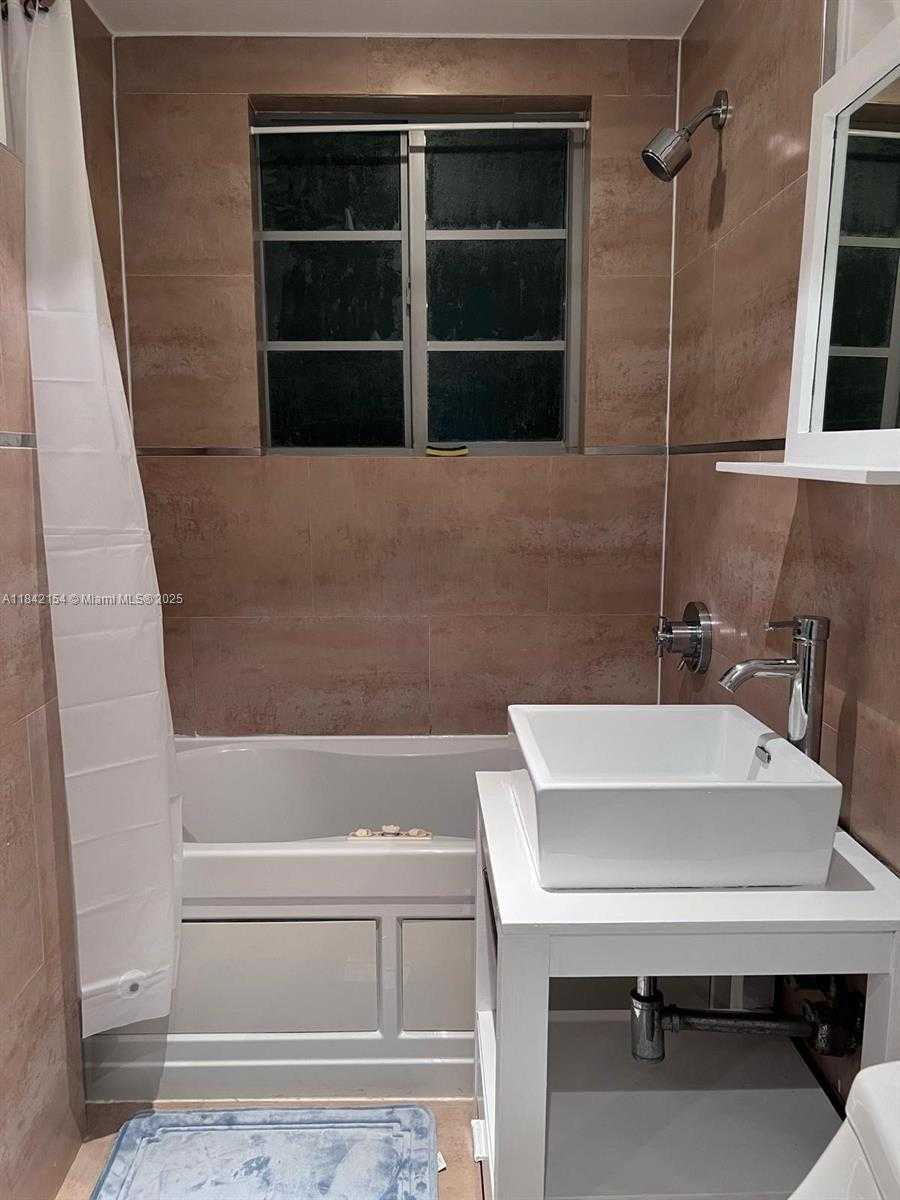Small Image of 526 15TH ST #8, Miami Beach Number 10