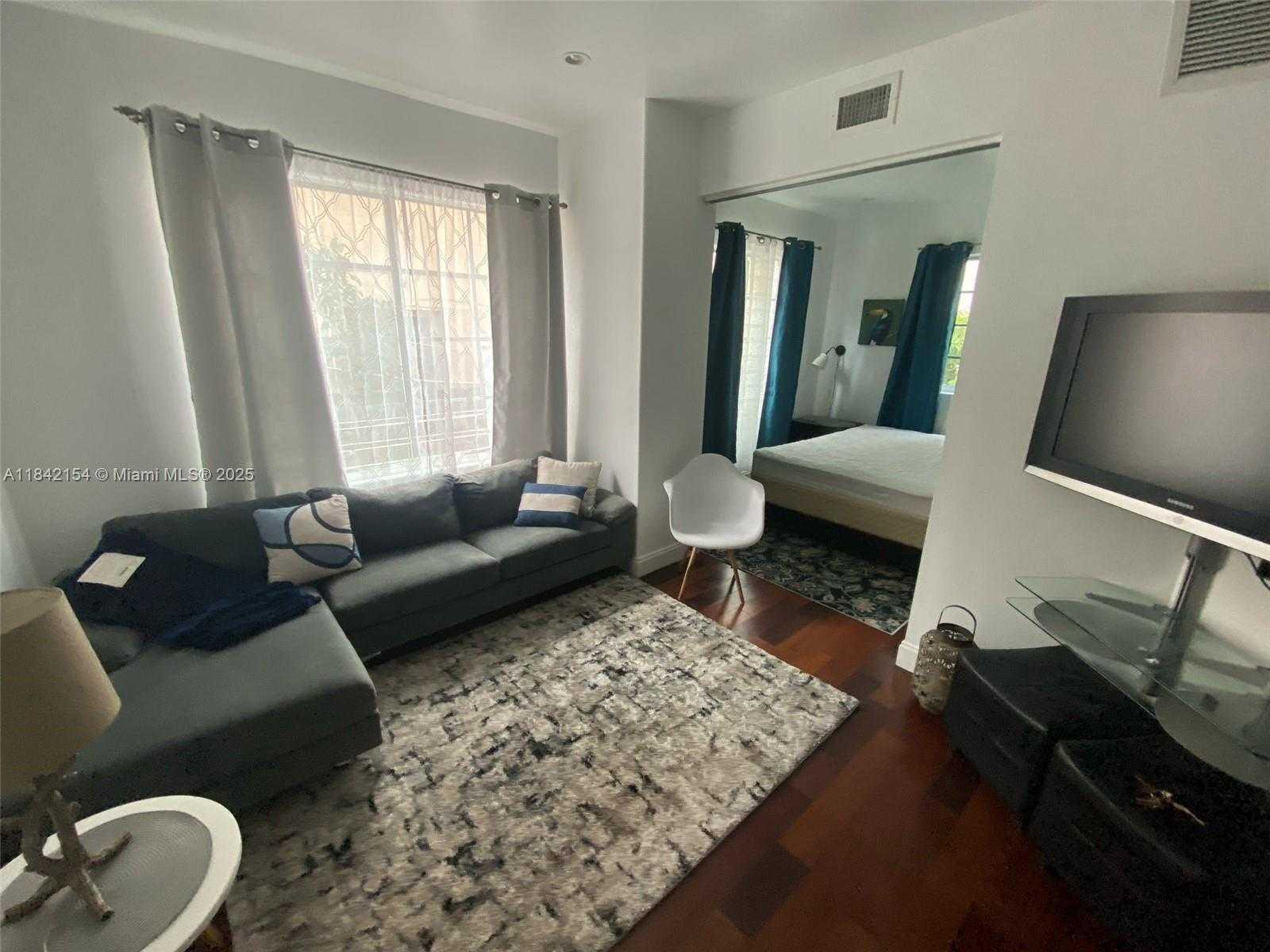 Small Image of 526 15TH ST #8, Miami Beach Number 2