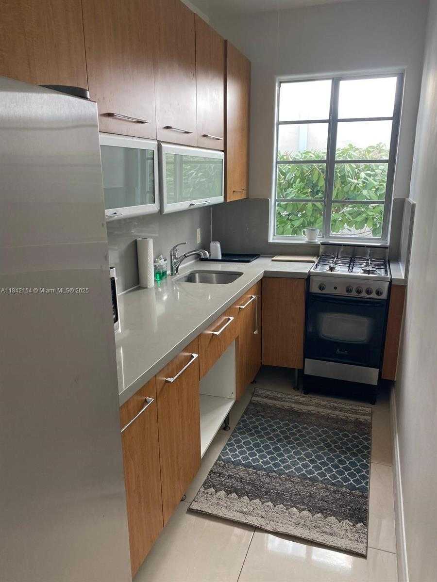 Small Image of 526 15TH ST #8, Miami Beach Number 6