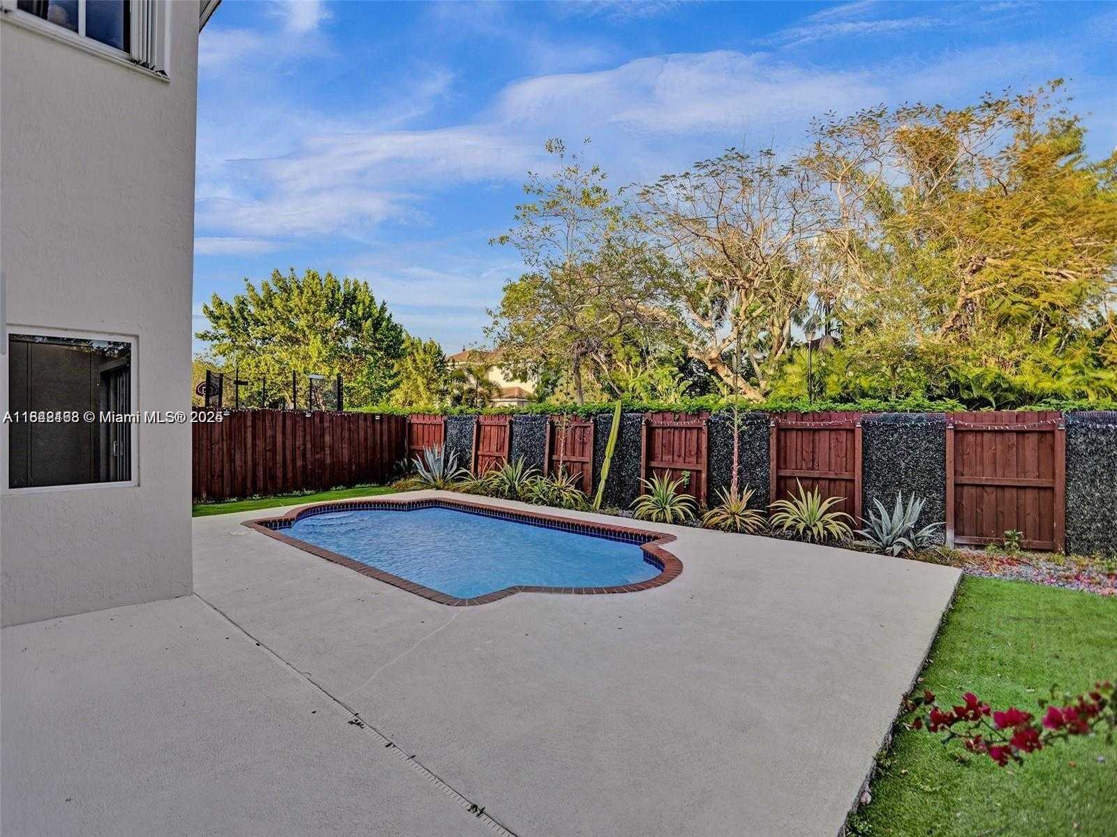 Small Image of 14301 SOUTH WEST 130TH AVE, Miami Number 10