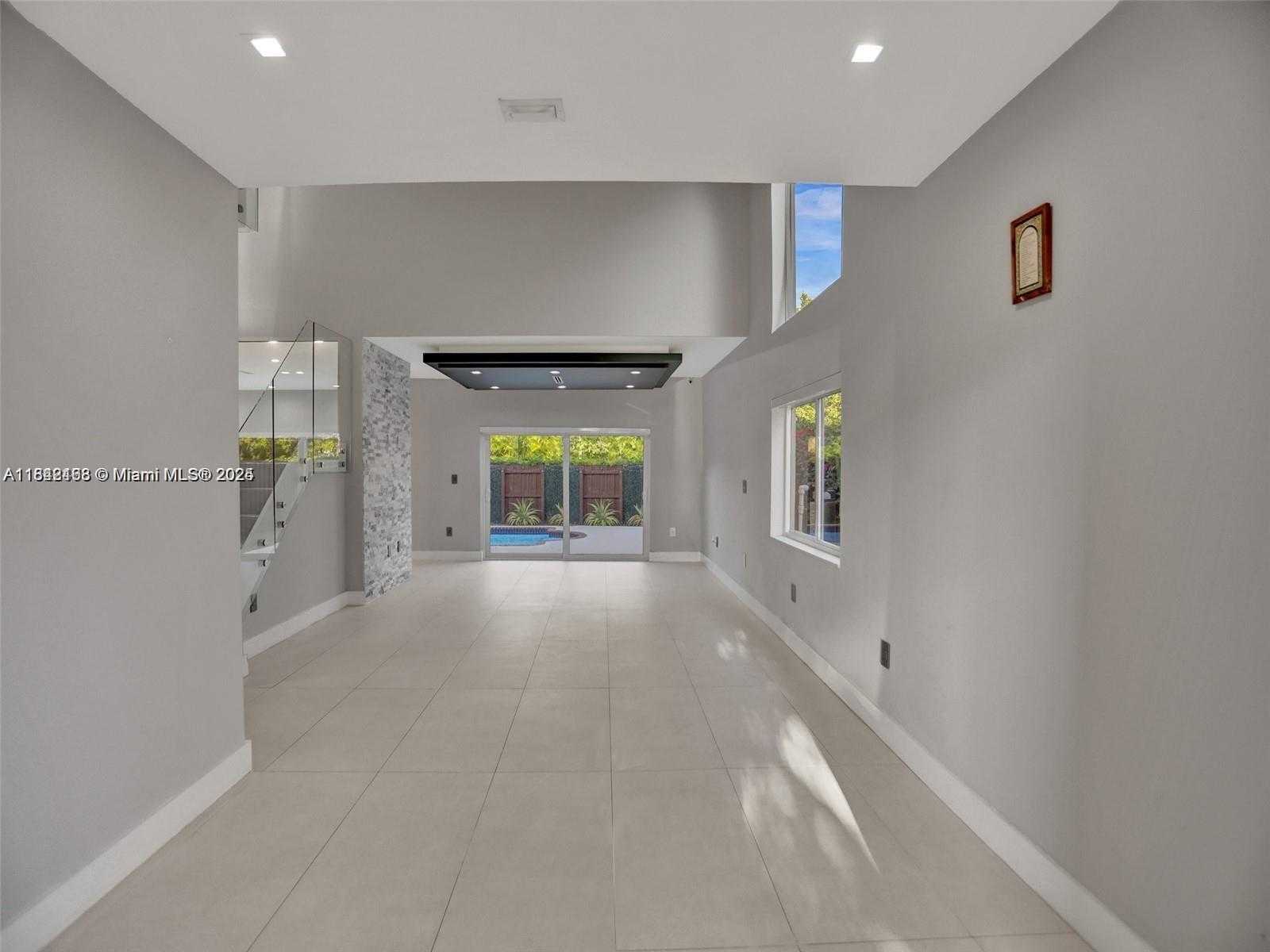 Small Image of 14301 SOUTH WEST 130TH AVE, Miami Number 16