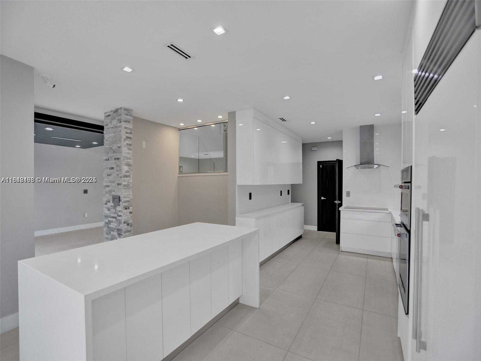 Small Image of 14301 SOUTH WEST 130TH AVE, Miami Number 4