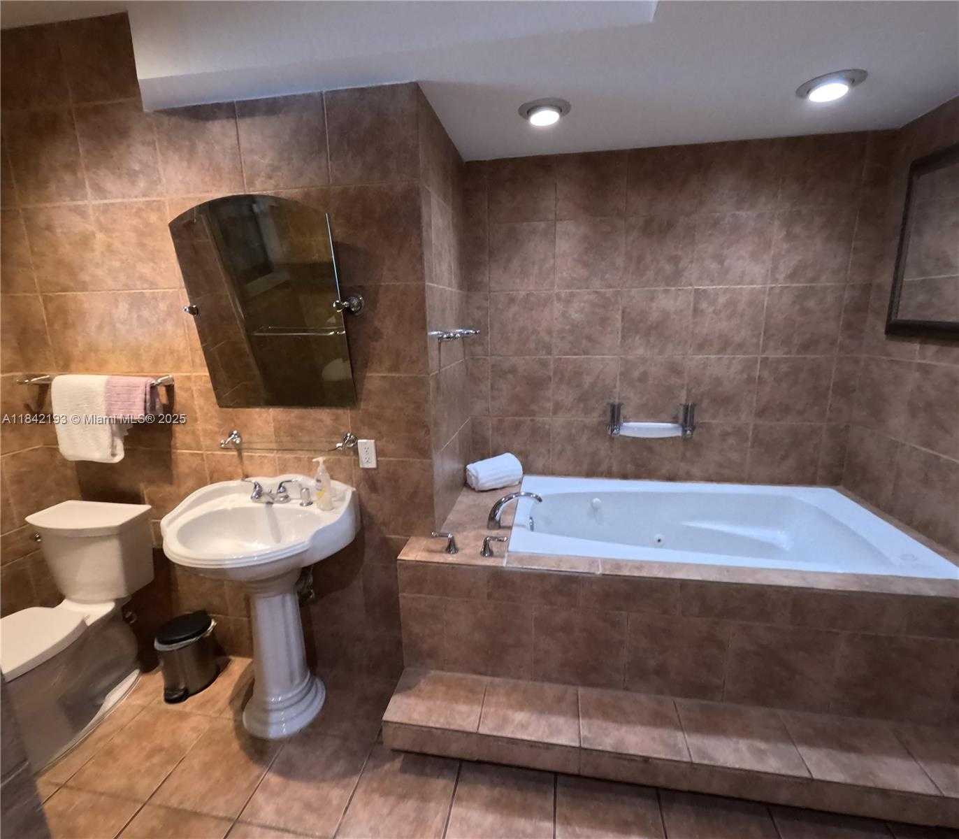 Small Image of 2518 MONROE ST #1-2, Hollywood Number 12