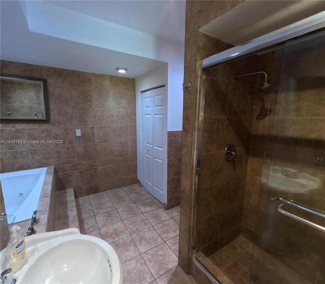 Small Image of 2518 MONROE ST #1-2, Hollywood Number 13