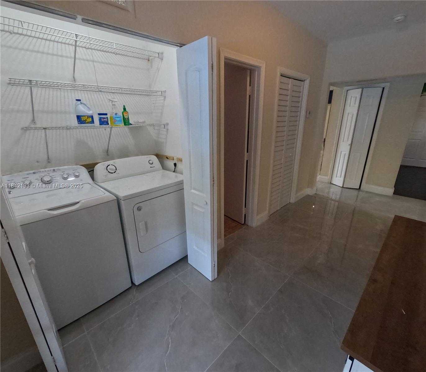Small Image of 2518 MONROE ST #1-2, Hollywood Number 14