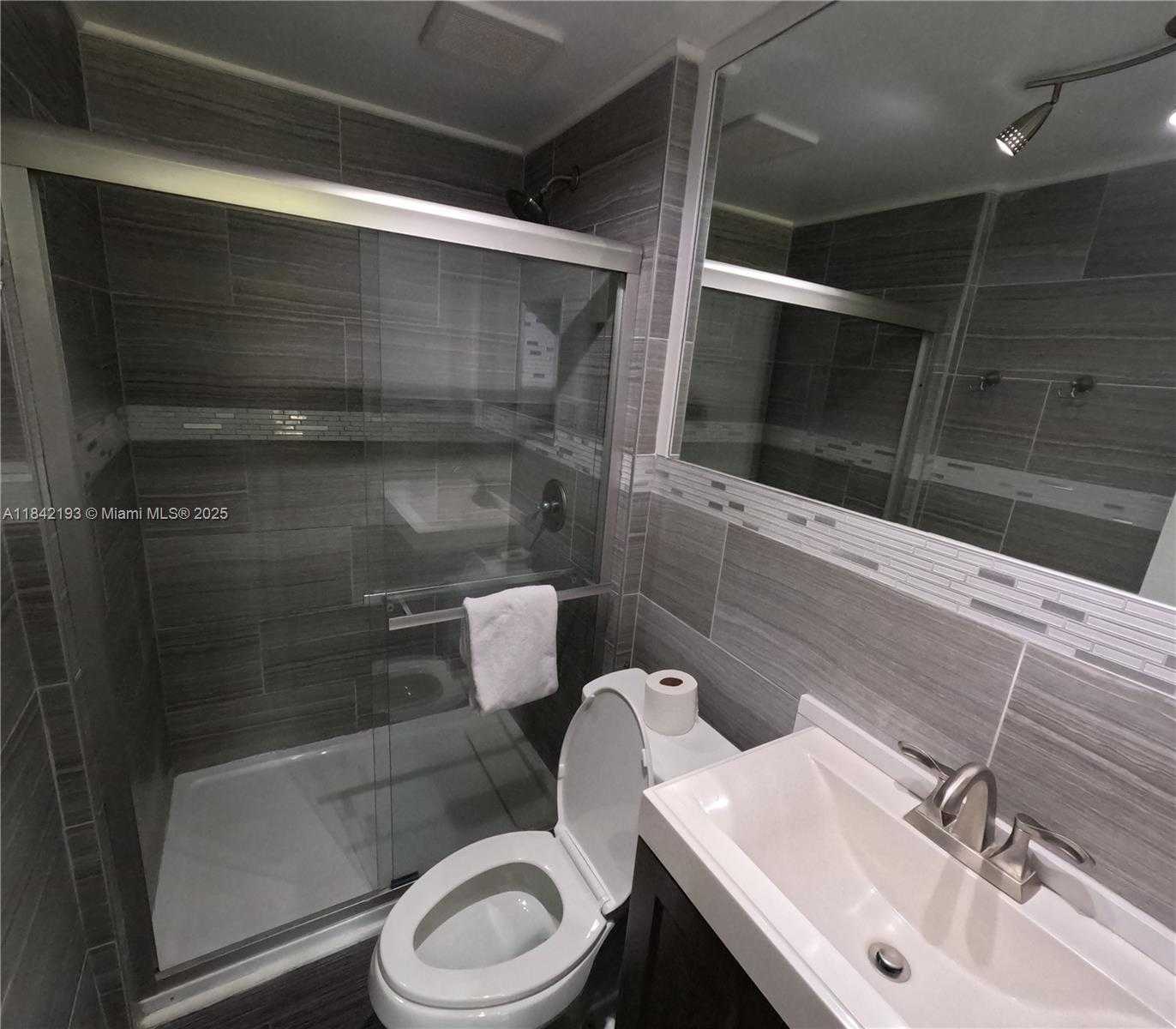 Small Image of 2518 MONROE ST #1-2, Hollywood Number 29