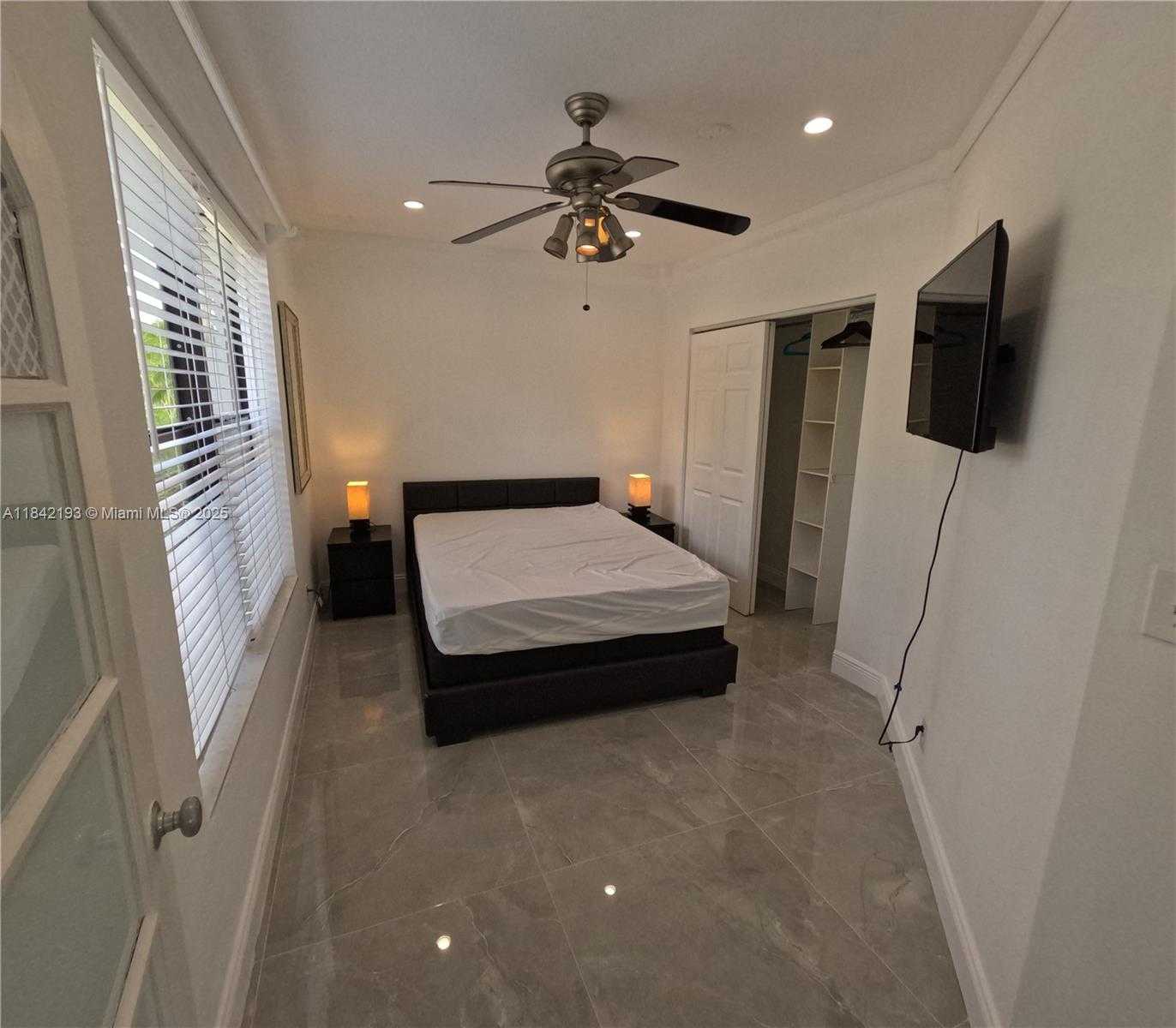 Small Image of 2518 MONROE ST #1-2, Hollywood Number 4